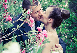 Esküvői fotózás Pécsen, egy gyönyörű kertben